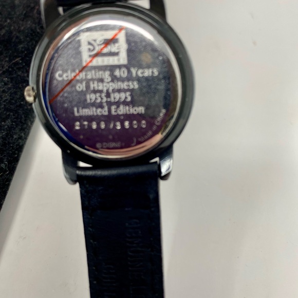Disneyland 40th Anniversary Black Leather Watch & Case - Picture 4 of 5